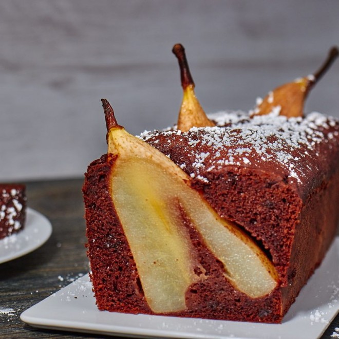 Saftiger Schokoladenkuchen mit ganzen Birnen - Reisegabel