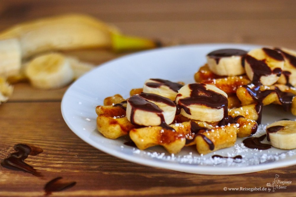 Bananenwaffeln mit Schokoladensauce