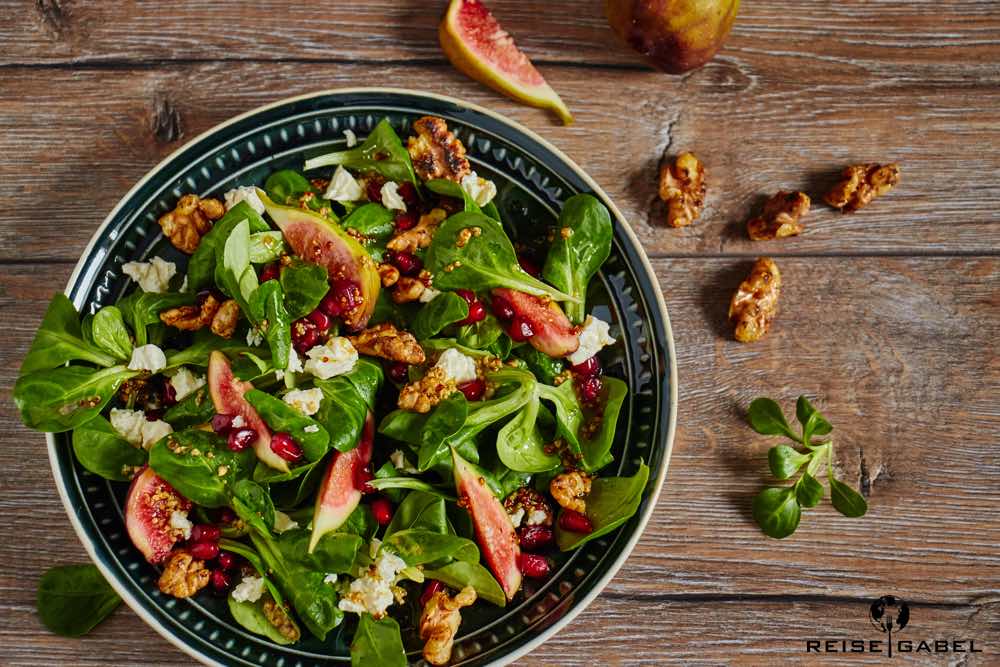 Ein geschmackvoller Wintersalat mit Senfvinaigrette und Feigen