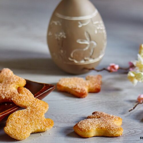 Gezuckterte Osterhasen aus Quark Öl Teig