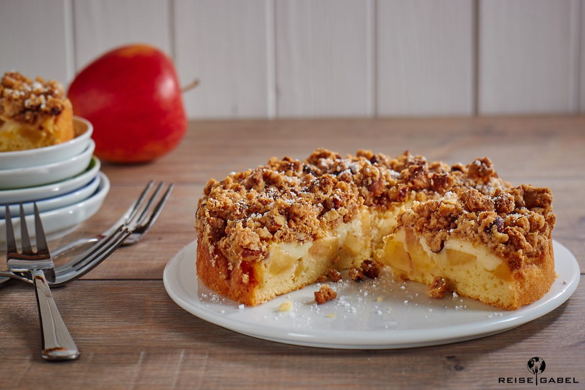 Apfelkuchen mit Pudding und Keks-Streuseln - Reisegabel
