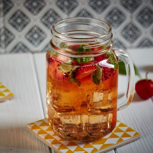 Cocktail mit Erdbeer Rhabarber Wodka 1