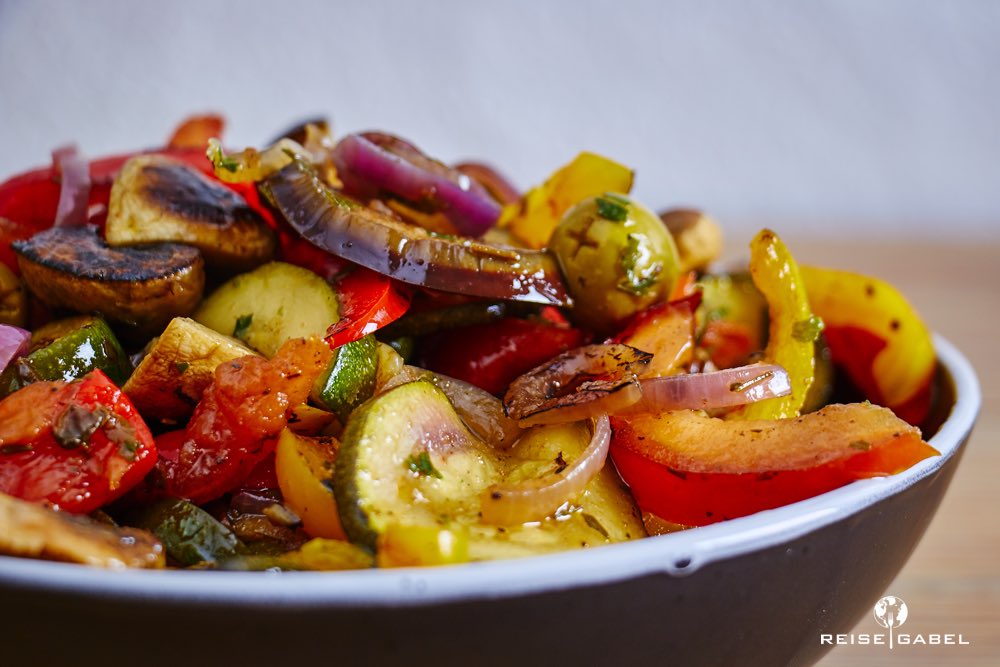 Antipasti-Salat - Perfekte Beilage zum grillen - Reisegabel