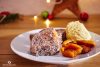 Gebratener Stollen mit Zwetschgen und Vanilleeis