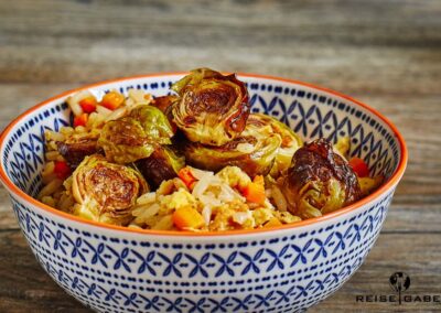 Bratreis mit geröstetem Rosenkohl