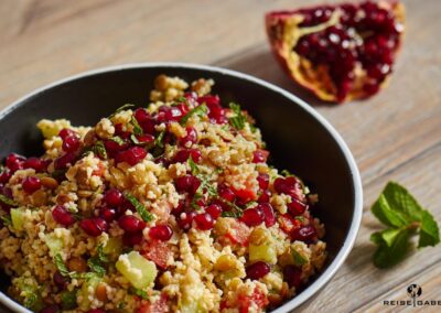 Orientalischer Couscous Salat mit Granatapfel und Minze