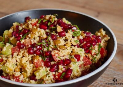 Orientalischer Couscous Salat mit Granatapfel und Minze