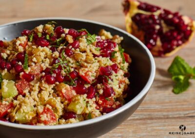 Orientalischer Couscous Salat mit Granatapfel und Minze