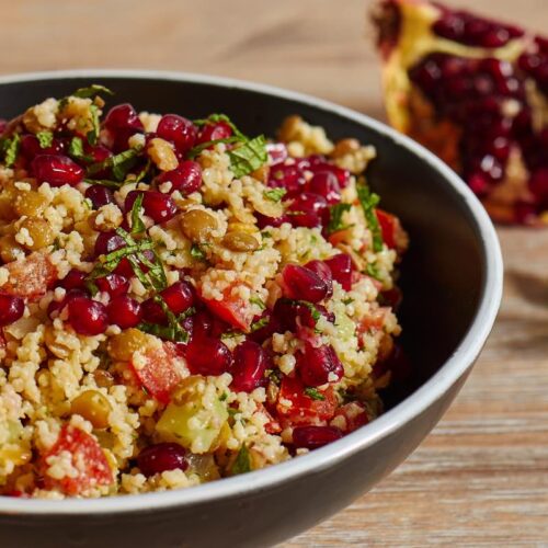 Orientalischer Couscous Salat mit Granatapfel und Minze