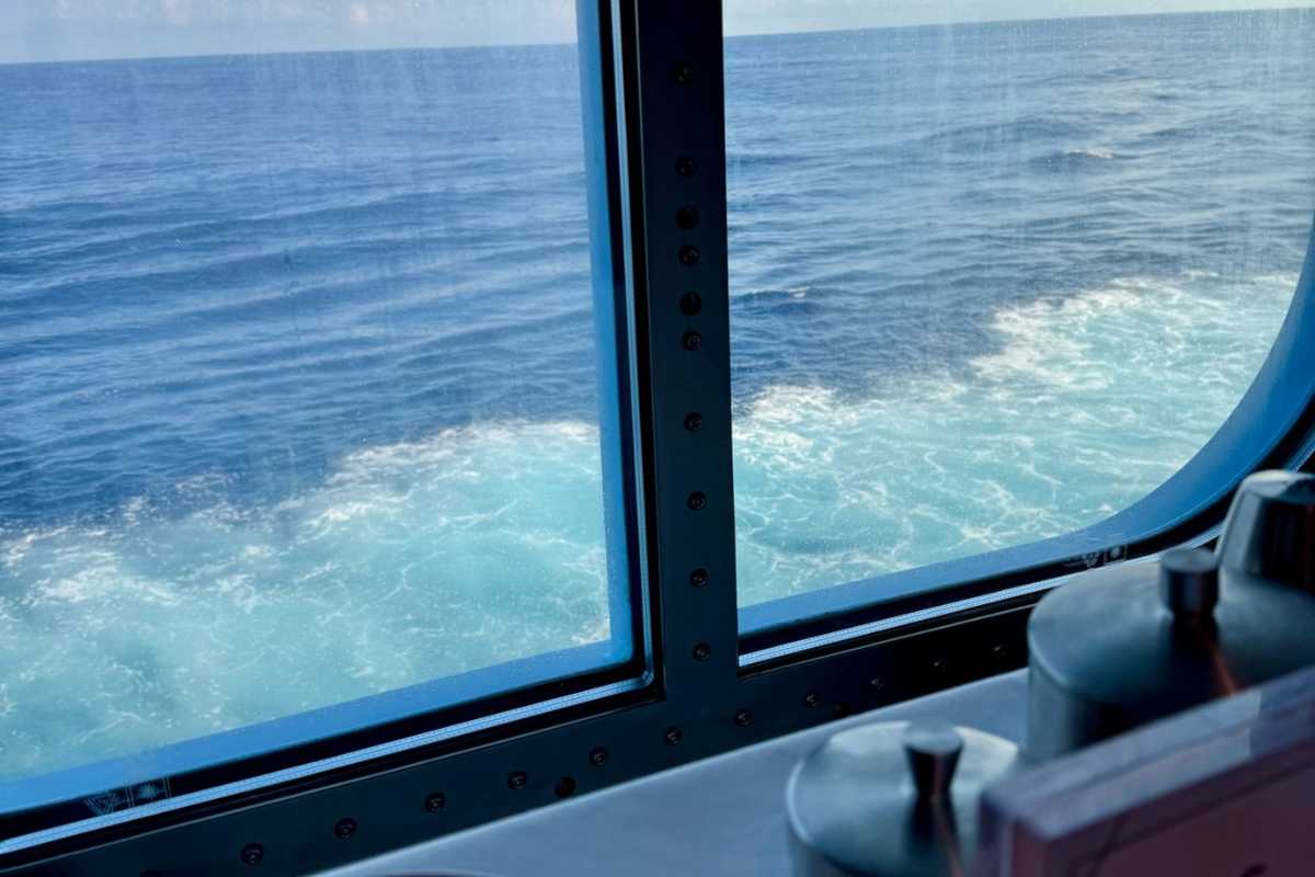 Blick aufs Meer an einem Seetag auf einem Kreuzfahrtschiff